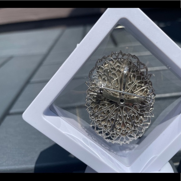 Lot of 3 vtg brooches - Picture 5 of 9